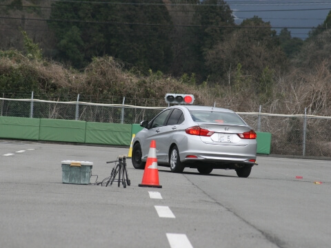 反応回避制動の写真