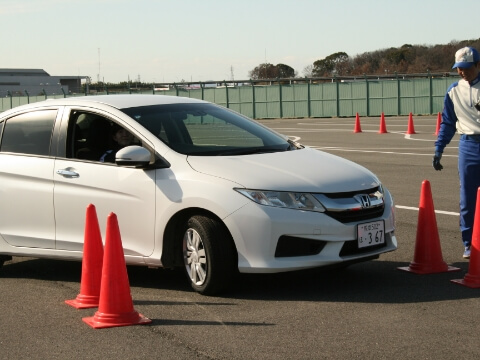 狭路通過の写真